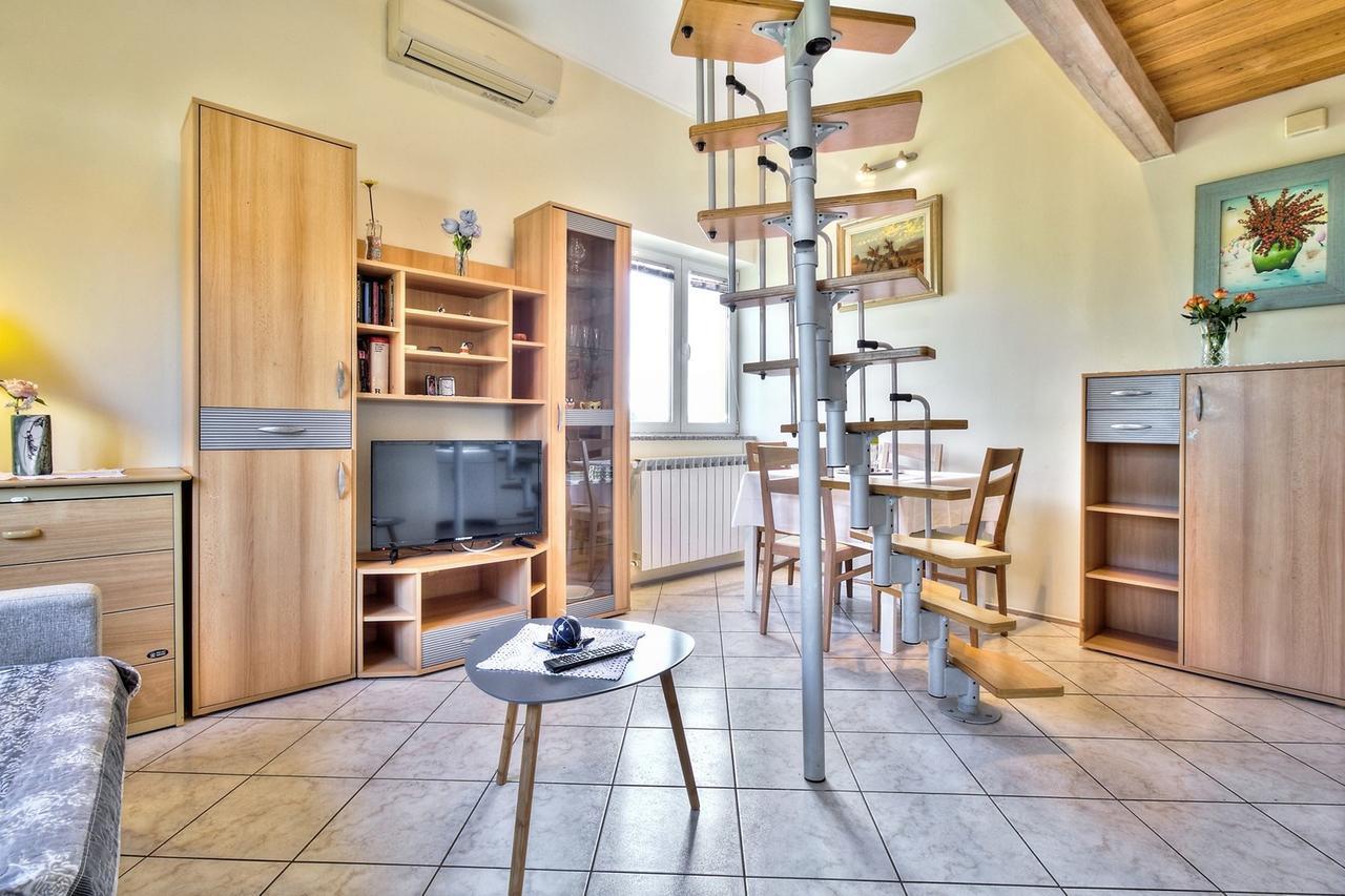 Lana House With Apartment Petrovija Exterior foto